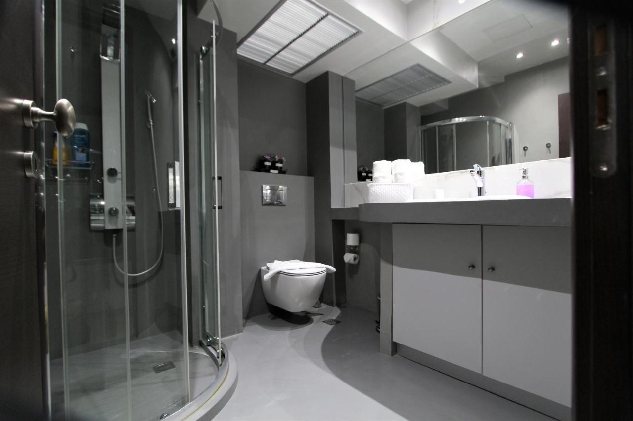 Aiolos Apartments Ermou 64 2Nd Floor Suites เอเธนส์ ภายนอก รูปภาพ