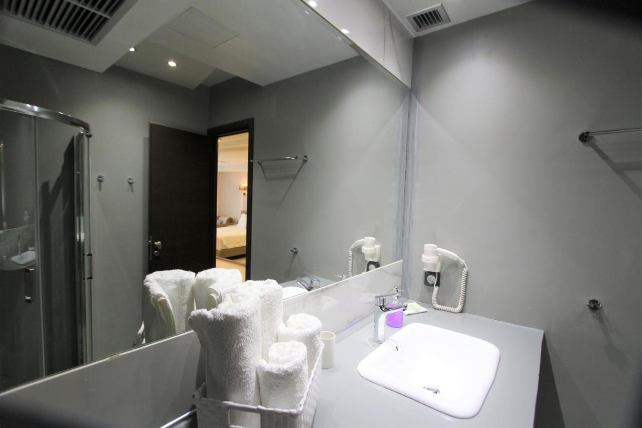 Aiolos Apartments Ermou 64 2Nd Floor Suites เอเธนส์ ภายนอก รูปภาพ